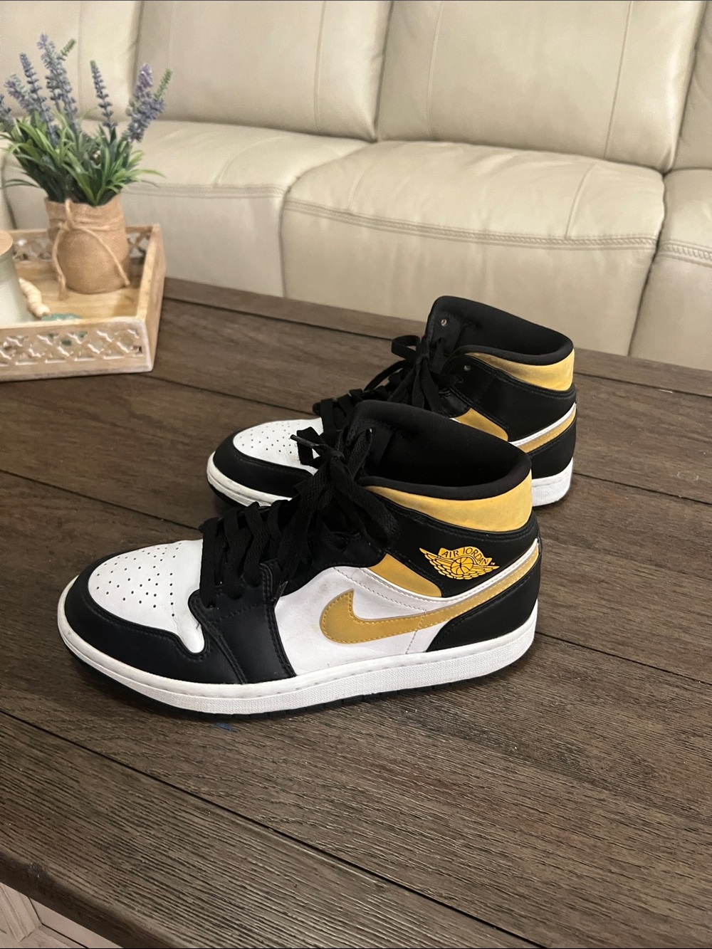 Nike Black White Gold Air Jordan 1 Mid Men’s Jordans Sneakers size 8